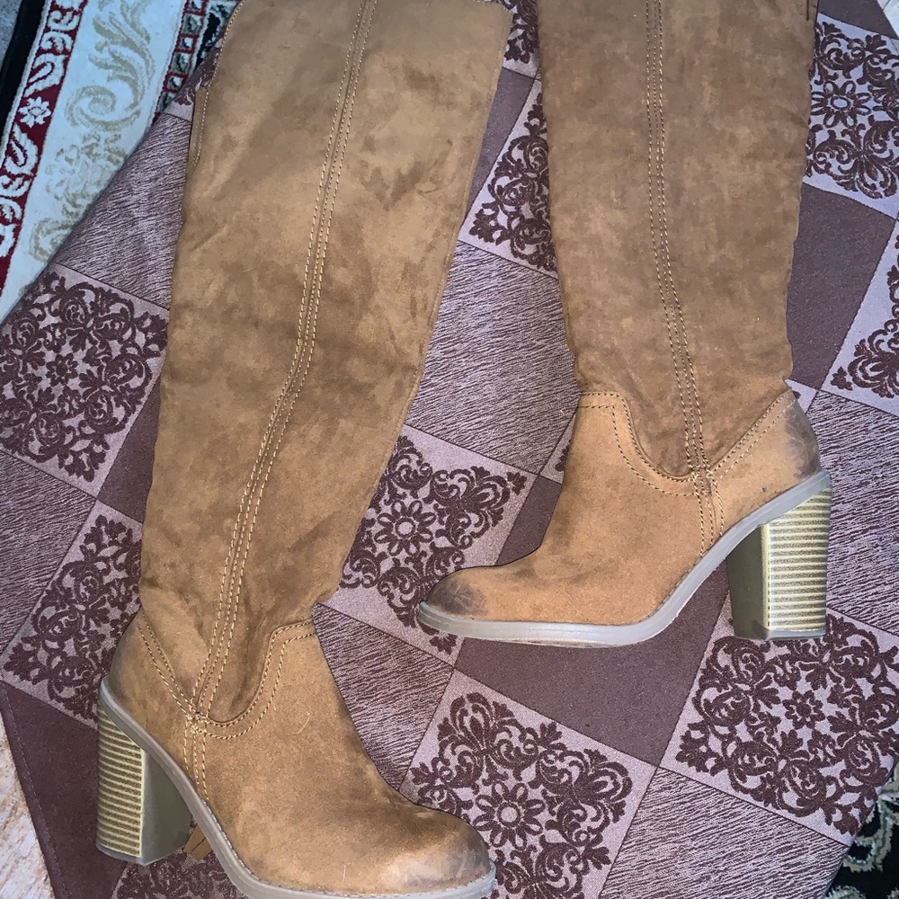 Tall brown suede boots ❤️